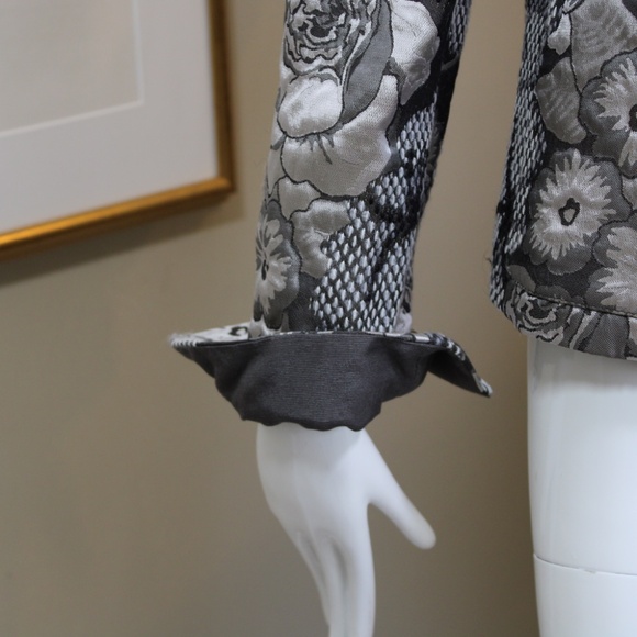 Armani Collezioni Black & Ivory Floral Print Jacket Sikk Linned– Size 8 - Picture 15 of 16